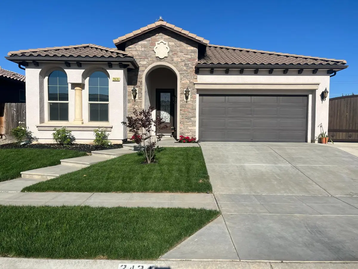 2434 S Claremont Avenue, Fresno, CA 93727 - #1