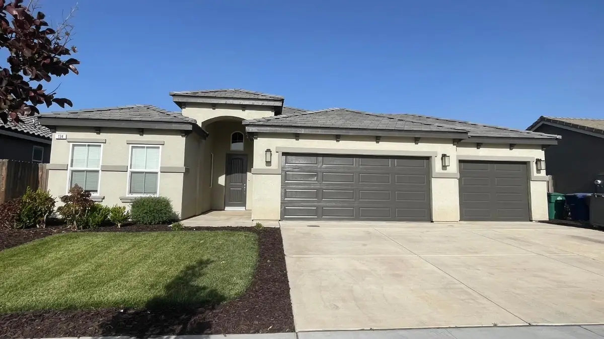 134 N Almond Ave, Kerman, CA 93630 - #1