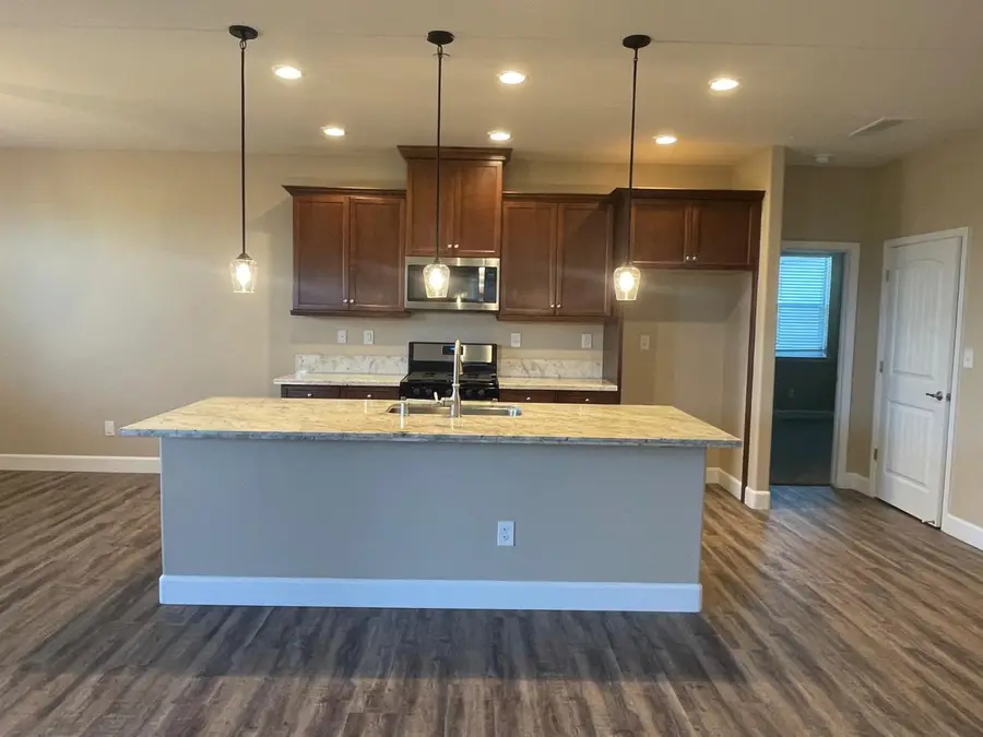 134 N Almond Ave, Kerman, CA 93630 - #2