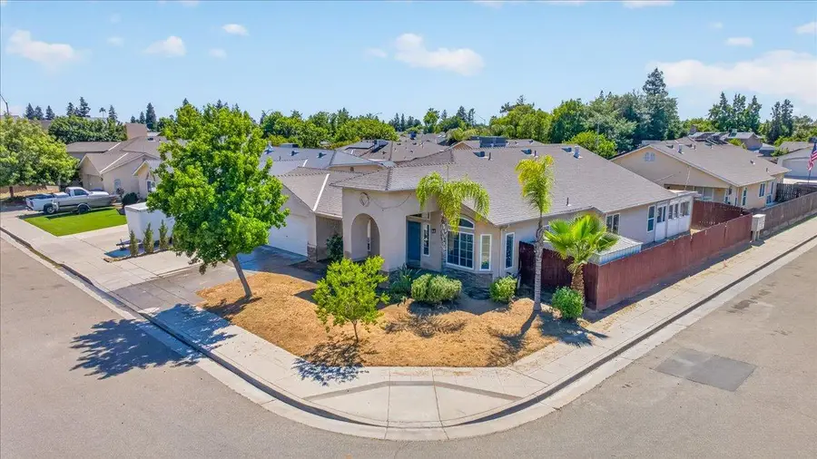 2437 N Tracy Avenue, Fresno, CA 93722 - #2