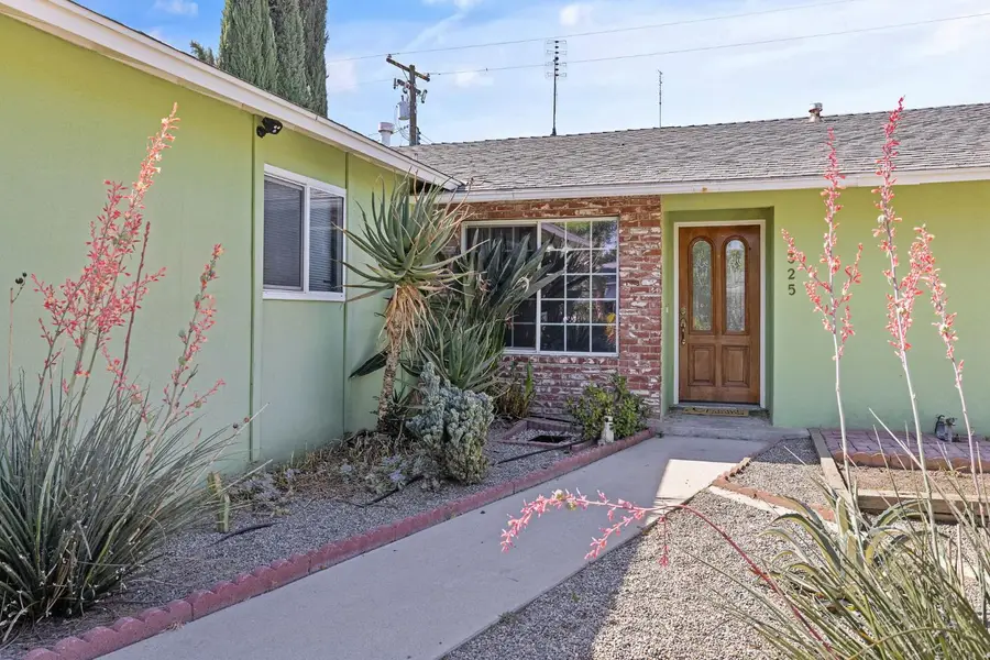 3325 W Laurel Avenue, Visalia, CA 93277 - #3