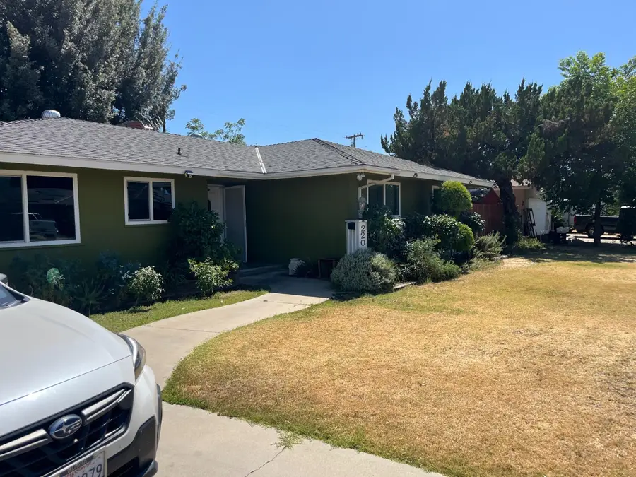220 W Wayside Drive, Dinuba, CA 93618 - #2