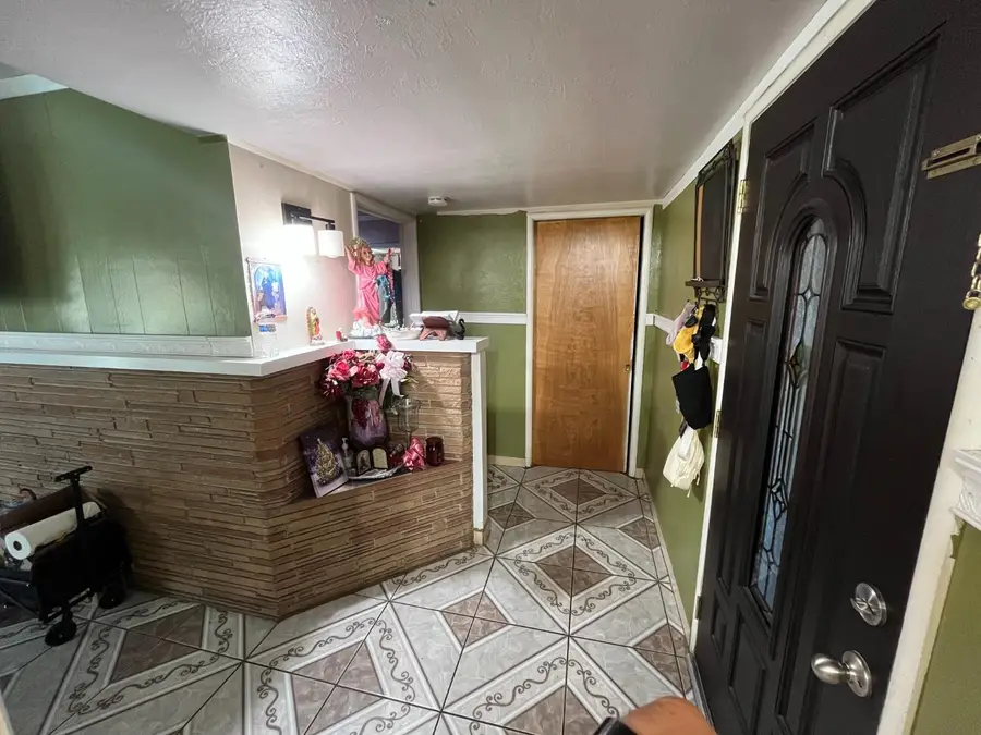 220 W Wayside Drive, Dinuba, CA 93618 - #3