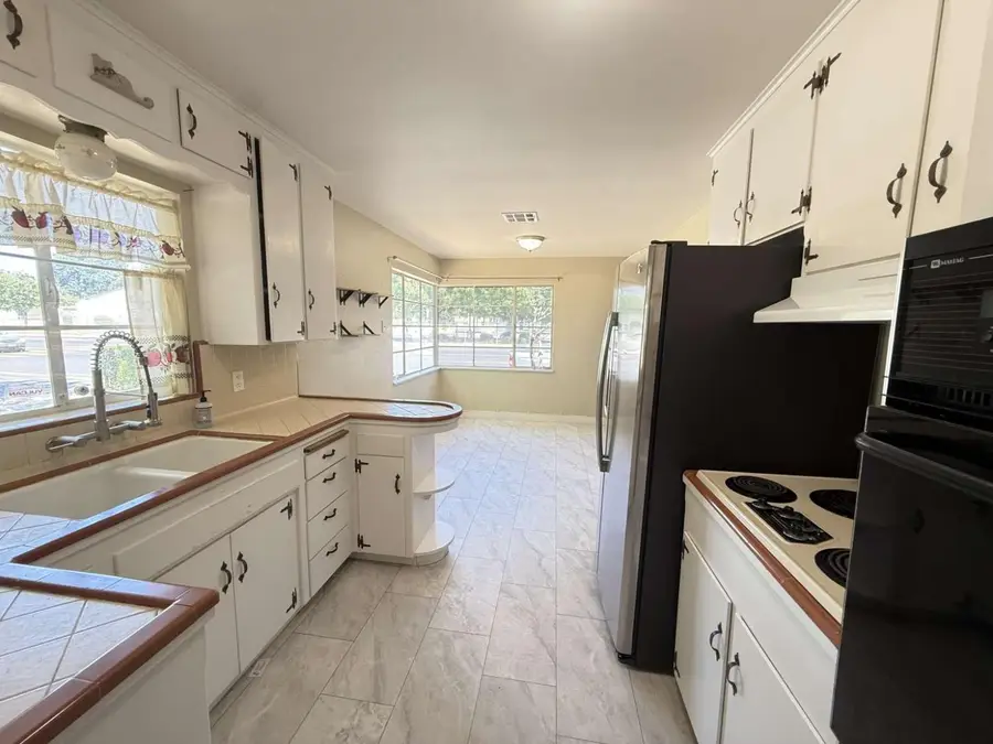 3654 E Donner Avenue, Fresno, CA 93726 - #3
