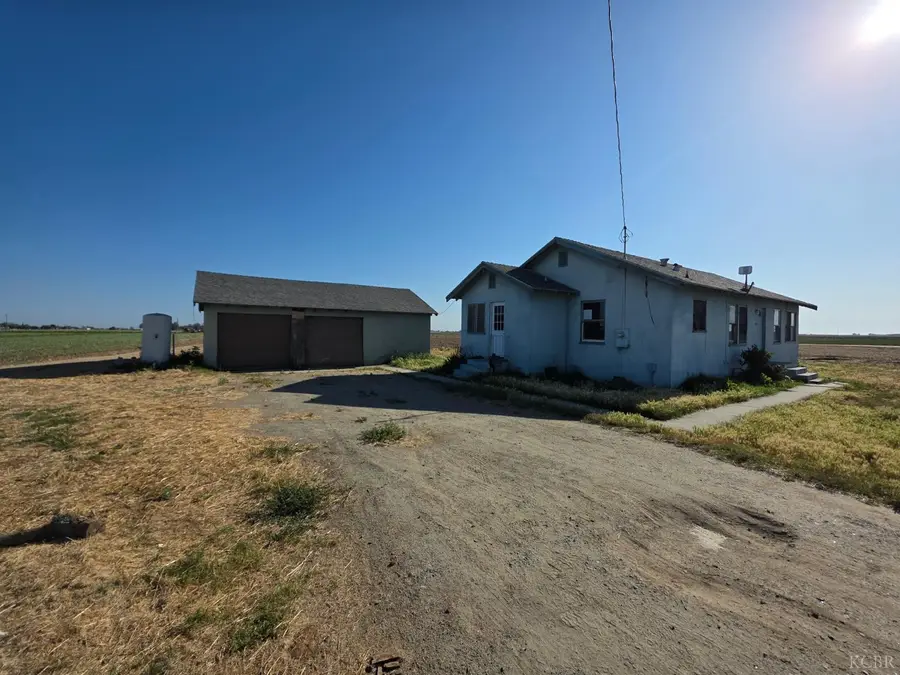 8498 Iona Avenue, Hanford, CA 93230 - #2