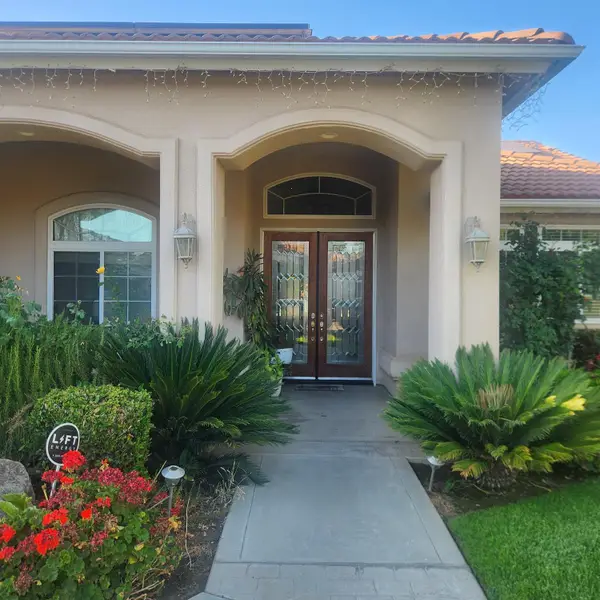 3213 Hollow Avenue, Madera, CA 93637