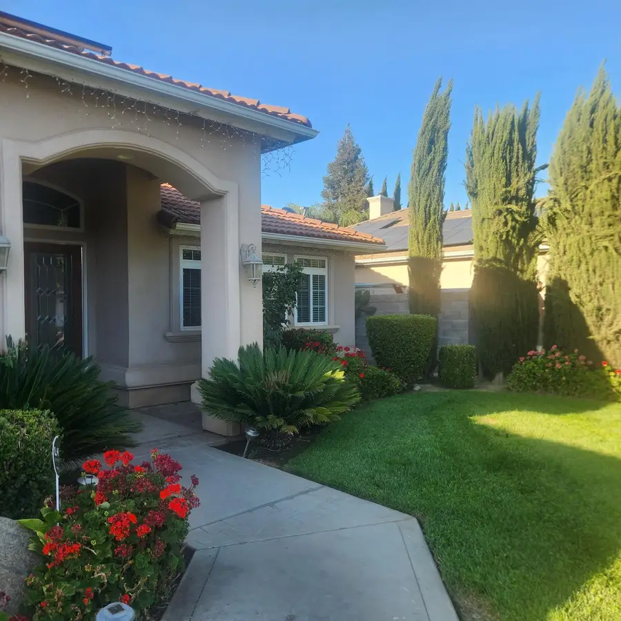 3213 Hollow Avenue, Madera, CA 93637 - #3