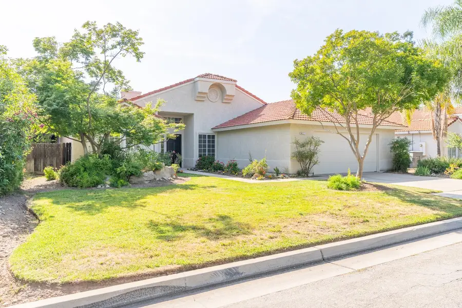 8335 N Barton Avenue, Fresno, CA 93720 - #2