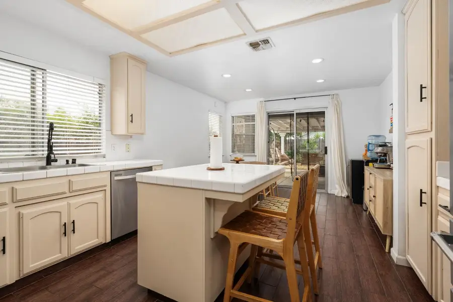 4623 W Berkeley Avenue, Fresno, CA 93722 - #3