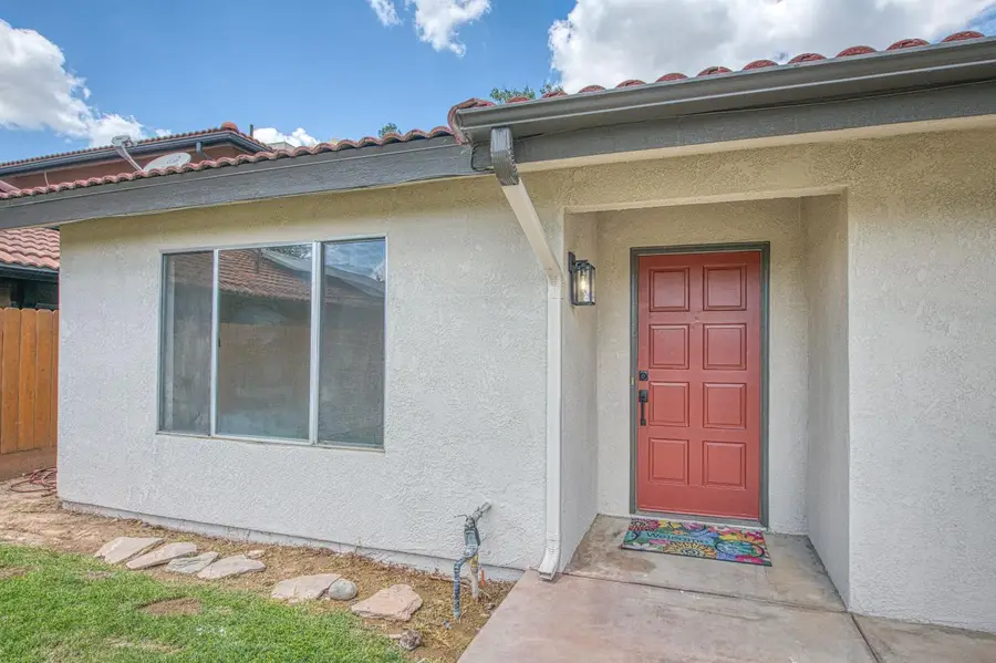 5034 W Menlo Avenue, Fresno, CA 93722 - #2
