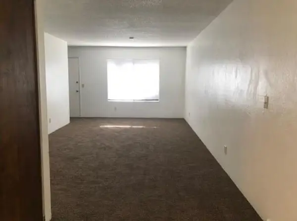 888 Greenfield Avenue #F, Hanford, CA 93230