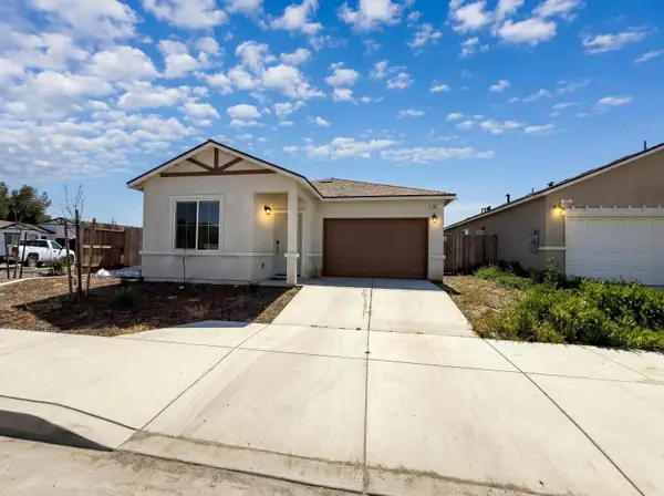 509 Sandtrap Lane, Lemoore, CA 93245