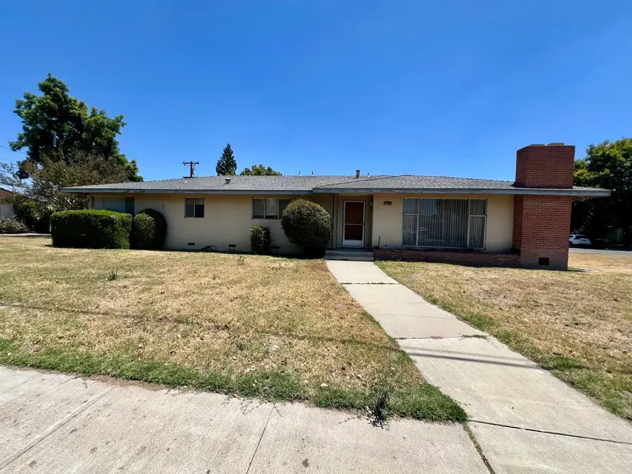2300 14th, Kingsburg, CA 93631 - #2