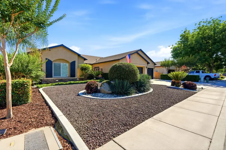 626 W Lake Street, Kingsburg, CA 93631 - #3