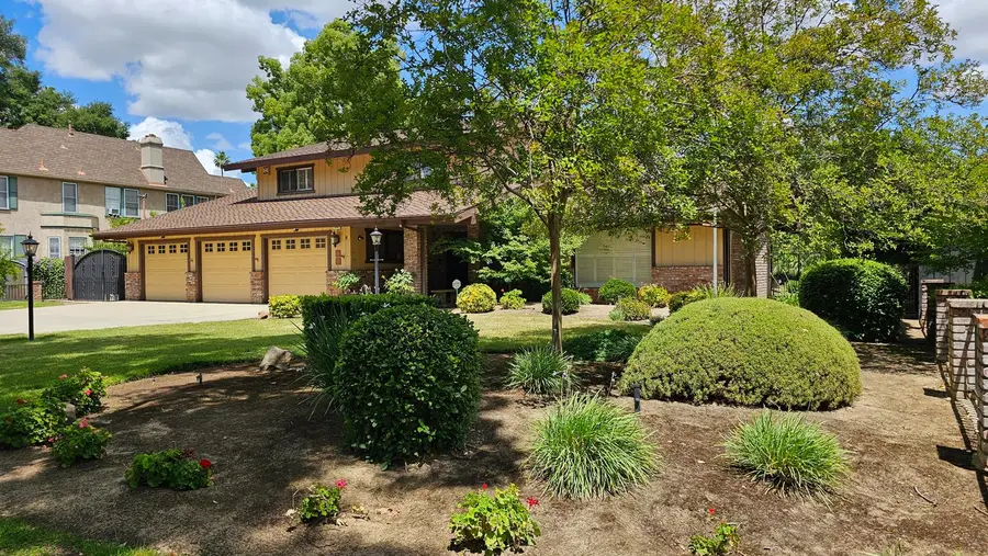3747 E Huntington Boulevard, Fresno, CA 93702 - #2