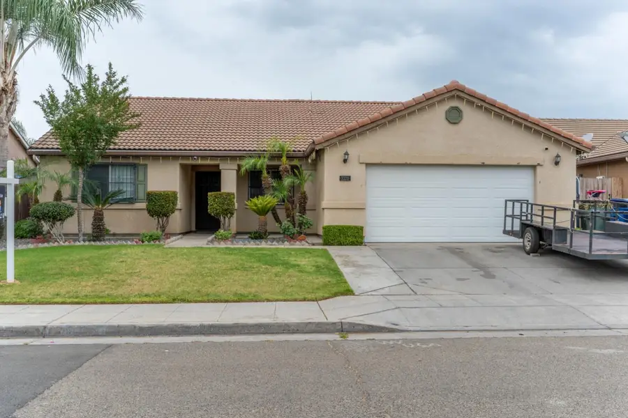 3329 N Gregory Avenue, Fresno, CA 93722 - #2