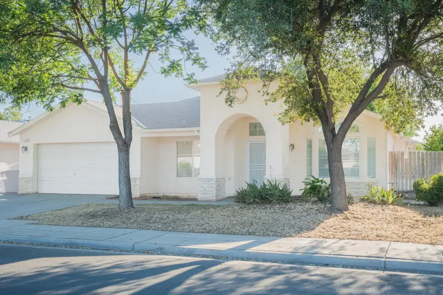 1583 N Carnegie Avenue, Fresno, CA 93722 - #2