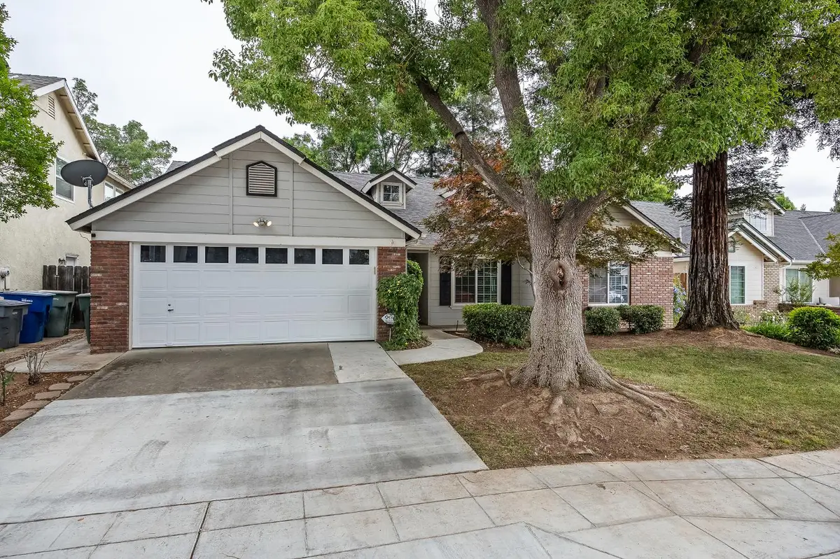 2047 Muncie, Fresno, CA 93720 - #1