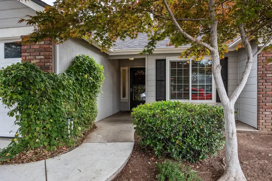 2047 Muncie, Fresno, CA 93720 - #2