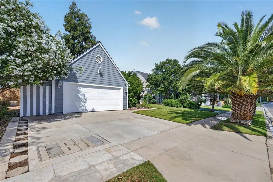 4172 W Regency Avenue, Fresno, CA 93722 - #2