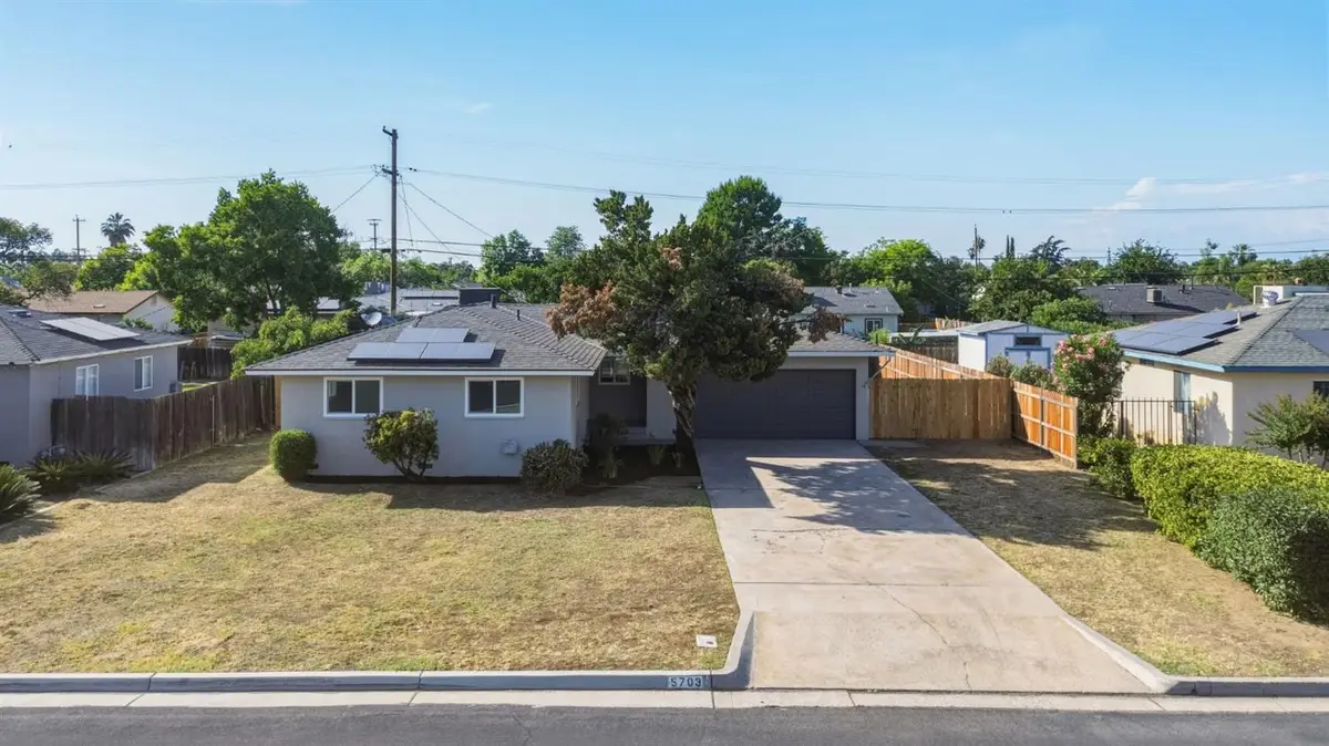 5703 E Hampton Way, Fresno, CA 93727 - #1