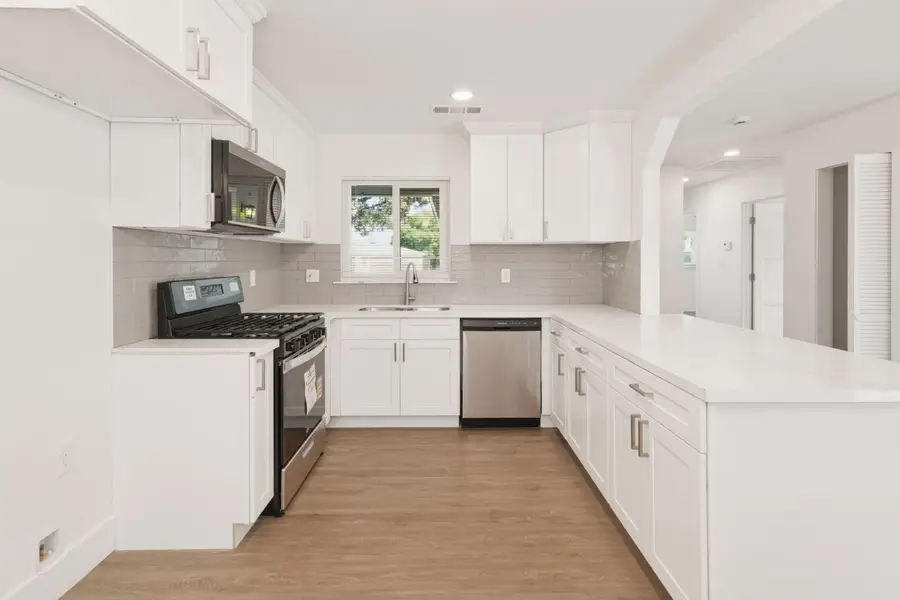 5703 E Hampton Way, Fresno, CA 93727 - #2