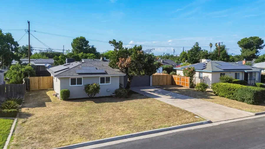 5703 E Hampton Way, Fresno, CA 93727 - #3