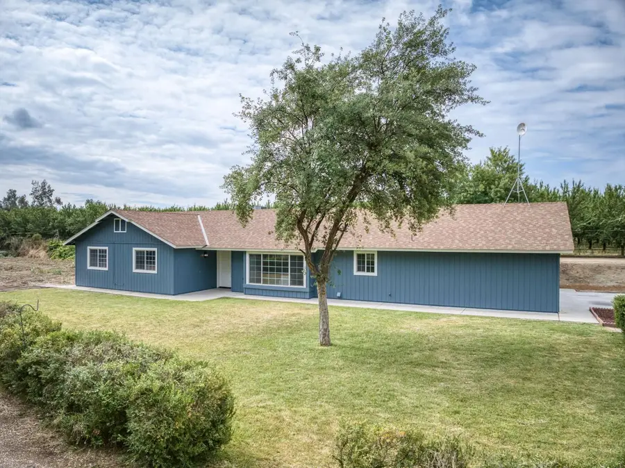 1418 N Del Rey Avenue, Sanger, CA 93657 - #2