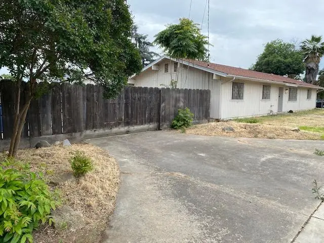 5310 E Huntington Avenue, Fresno, CA 93727 - #2