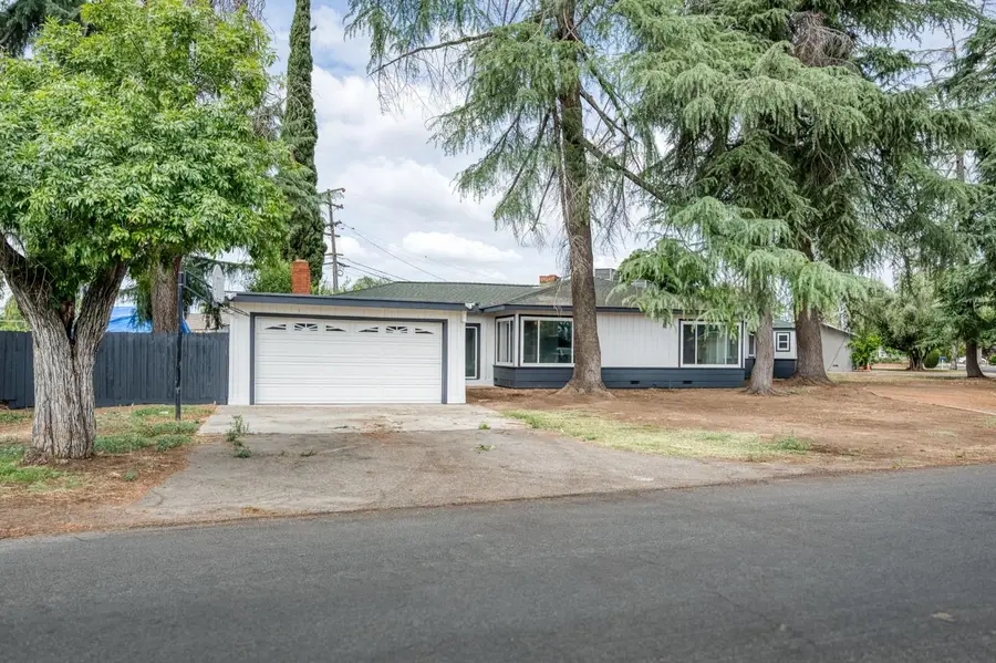 4205 Ralph Lane N, Fresno, CA 93727 - #3