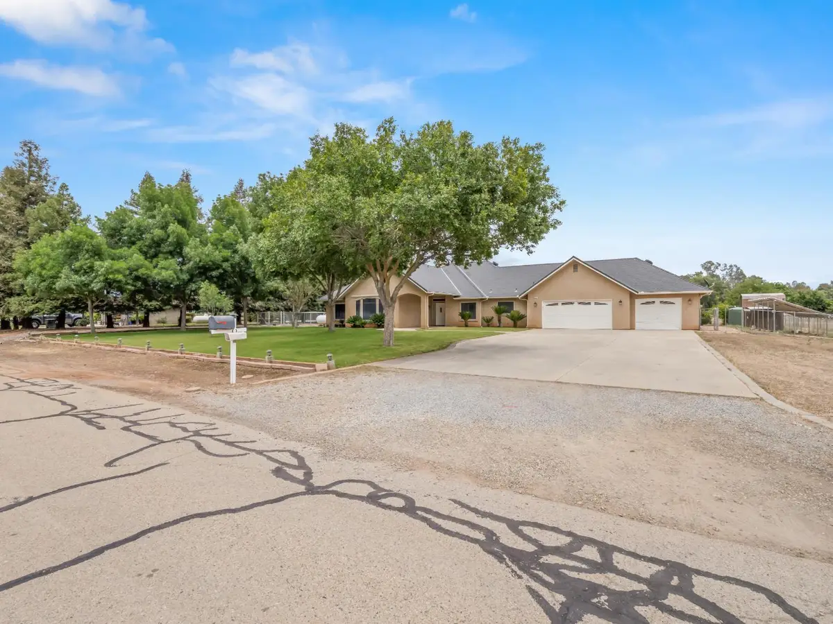 4644 N Smyrna Avenue, Sanger, CA 93657 - #1