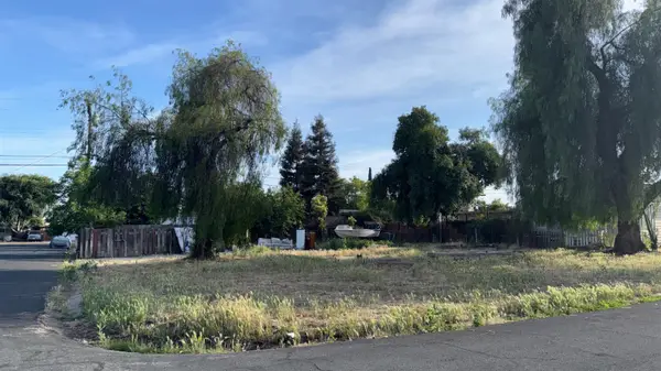 94 E Sussex Way, Fresno, CA 93704