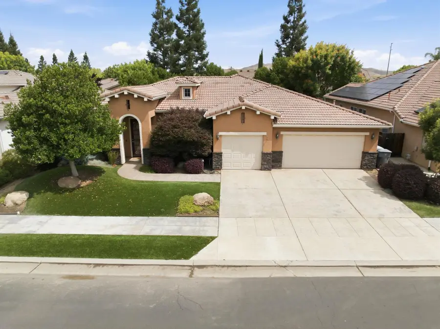 3063 Everglade Avenue, Clovis, CA 93619 - #2