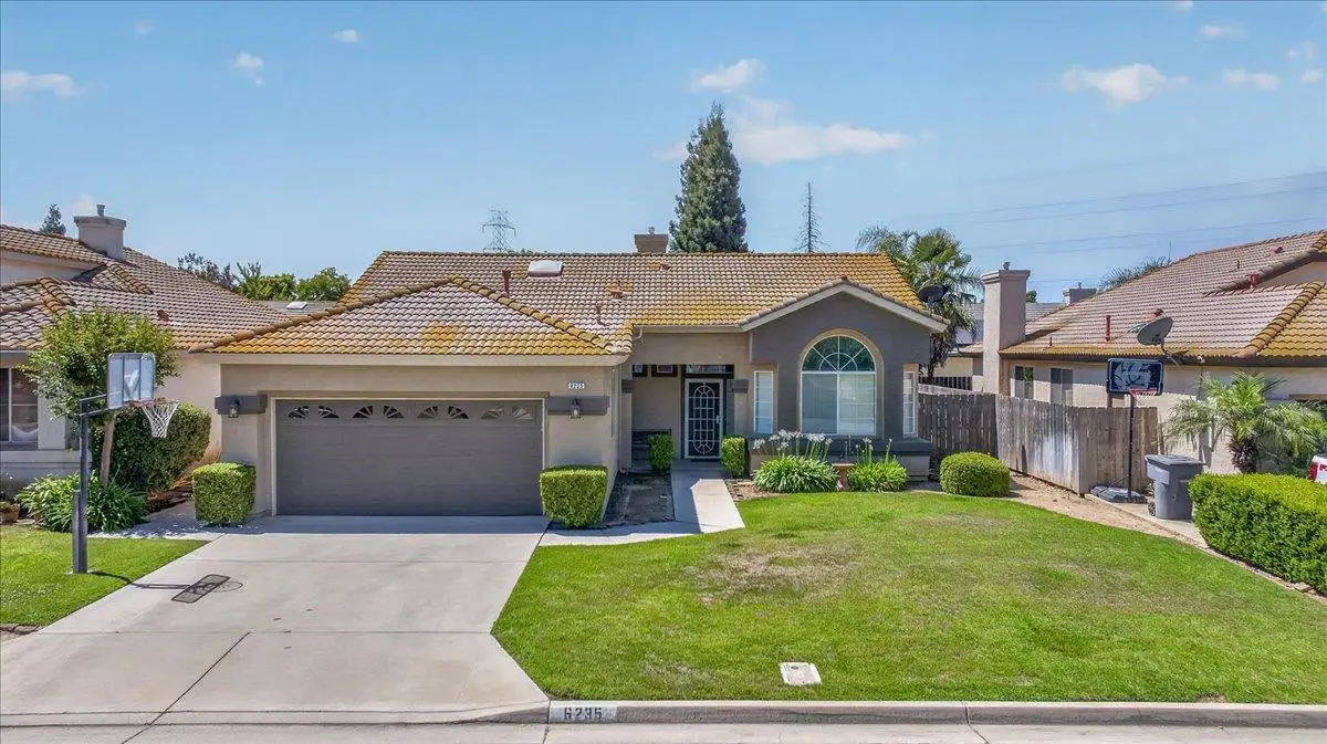 6235 W Chennault Avenue, Fresno, CA 93722 - #1