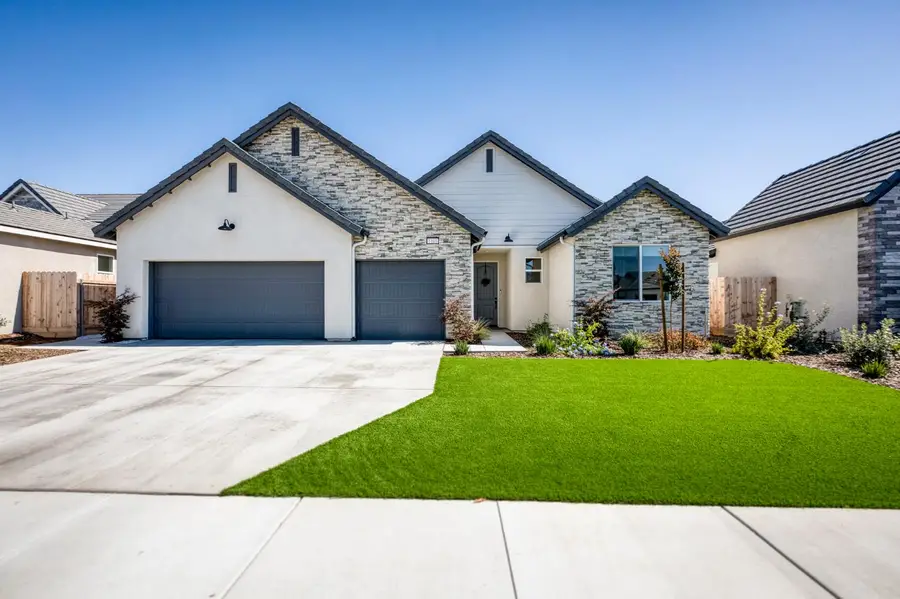 5105 W Delaware Avenue, Visalia, CA 93291 - #2