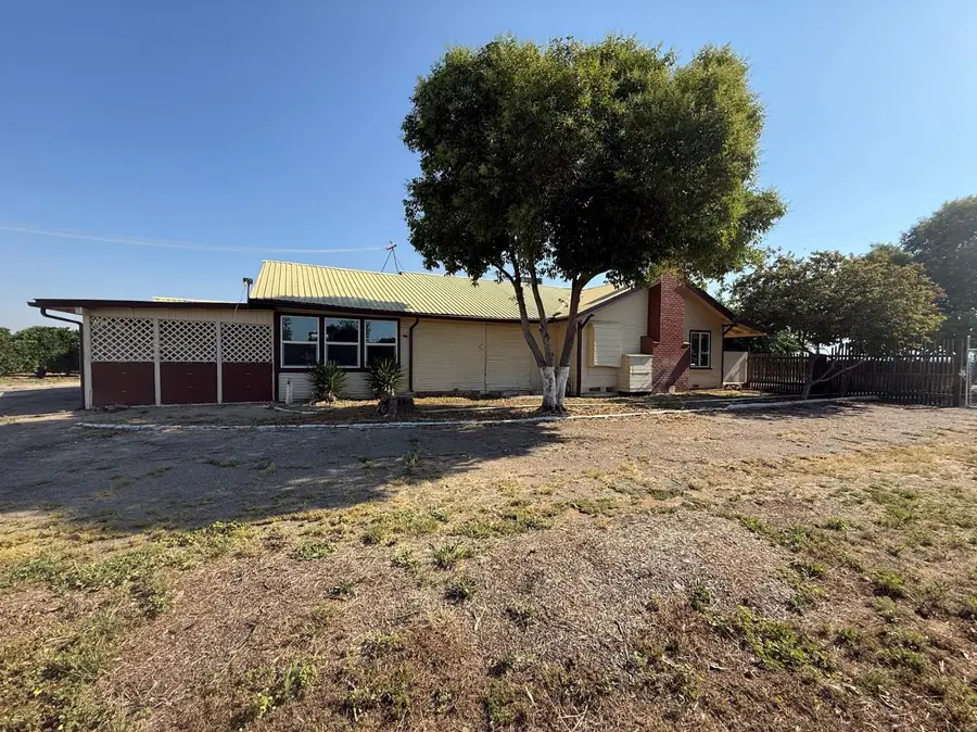 8897 Jacobs Avenue, Orange Cove, CA 93646 - #2