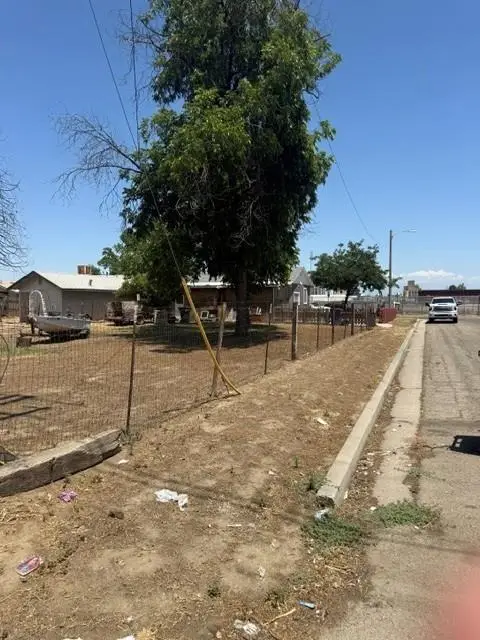 561 S I Street, Tulare, CA 93274 - #2