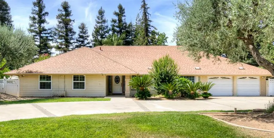 5612 Columbia Drive N, Fresno, CA 93727 - #1