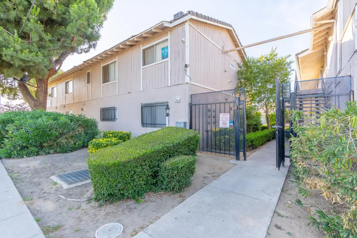 1905 E Pontiac Way, Fresno, CA 93726 - #1