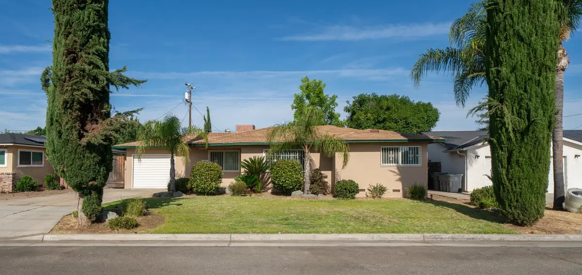 2827 N Barton Avenue, Fresno, CA 93703 - #1