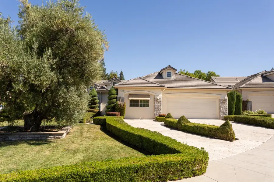 1120 E Sawgrass Avenue, Fresno, CA 93730 - #2