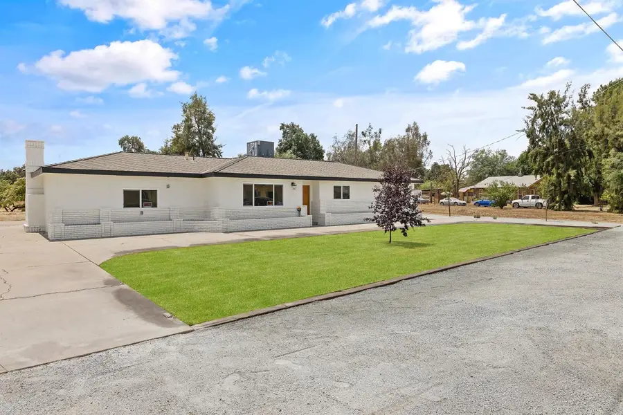 6125 E Mount Whitney, Laton, CA 93242 - #2
