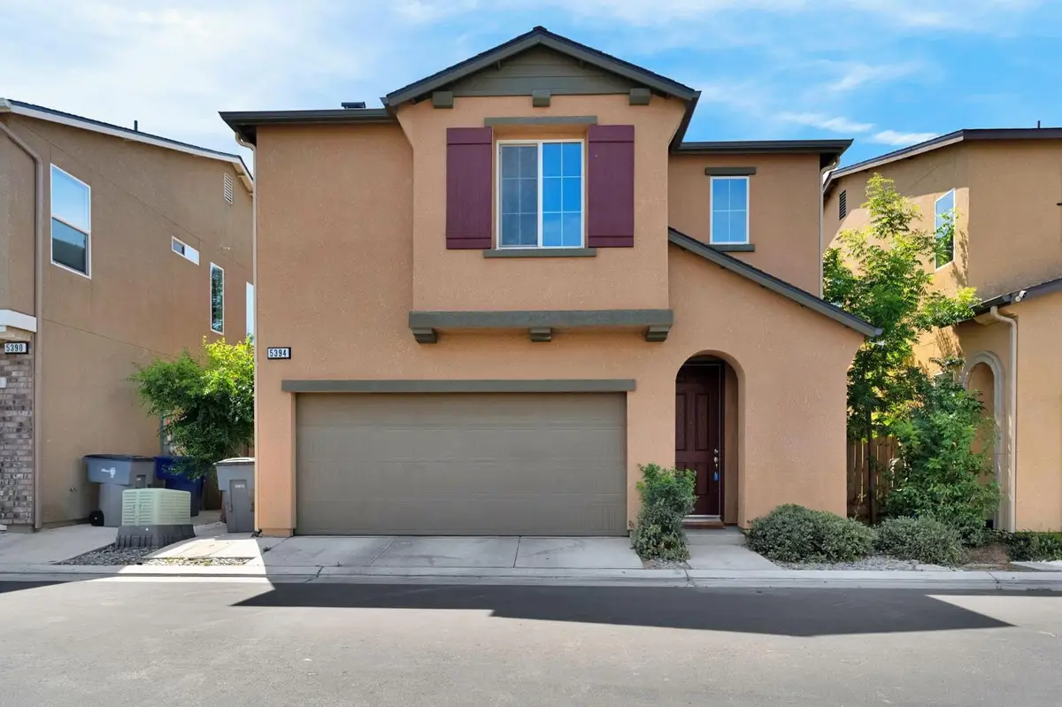 5394 W Santa Cruz Way, Fresno, CA 93722 - #1