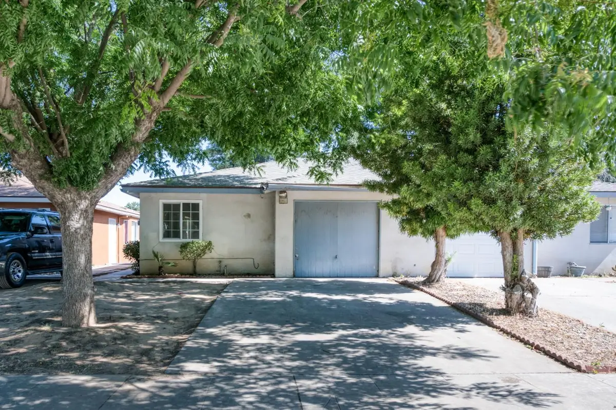 4670 W Ashlan Avenue, Fresno, CA 93722 - #1