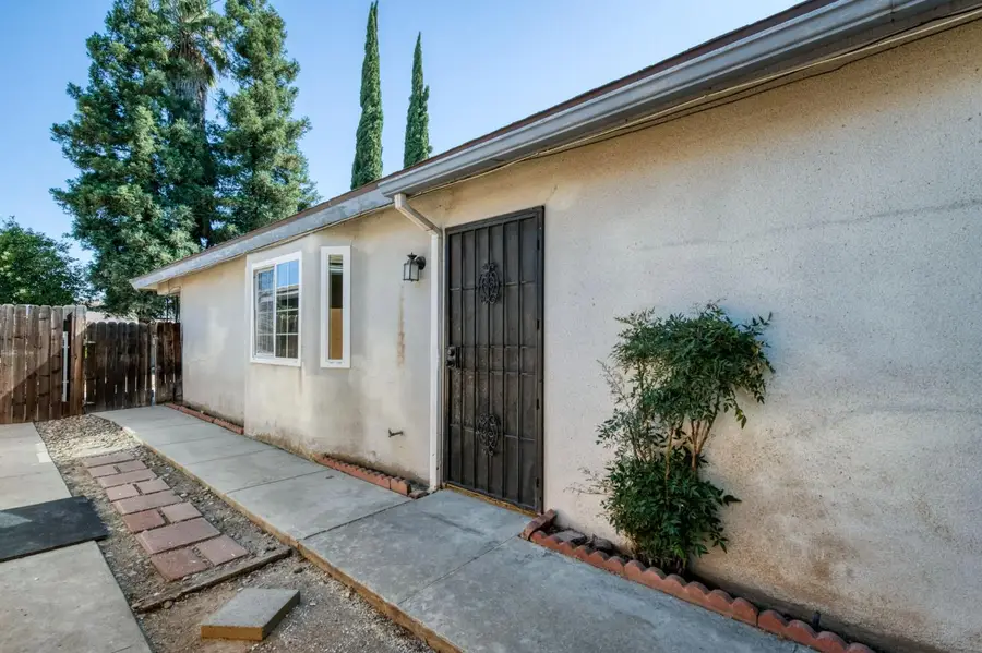 4670 W Ashlan Avenue, Fresno, CA 93722 - #3