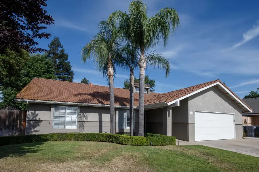 116 N Joshua Avenue, Clovis, CA 93611 - #2