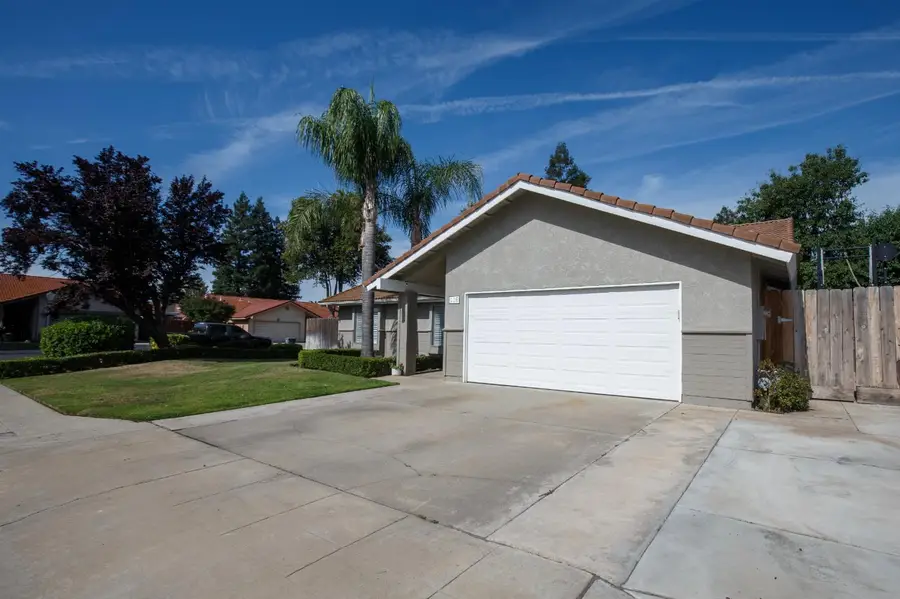 116 N Joshua Avenue, Clovis, CA 93611 - #3