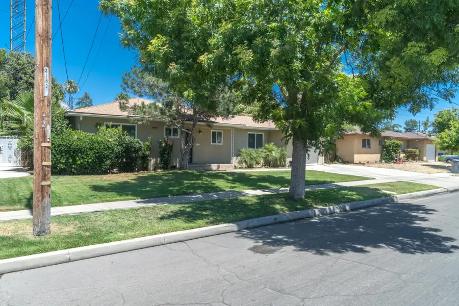 712 W Sussex Way, Fresno, CA 93705 - #3