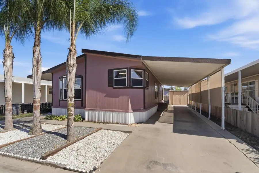 900 Rankin Ave, Tulare, CA 93274 - #2