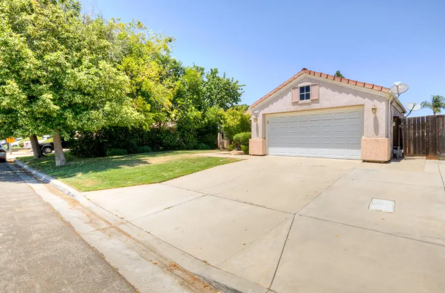 2348 E Decatur Avenue, Fresno, CA 93720 - #3